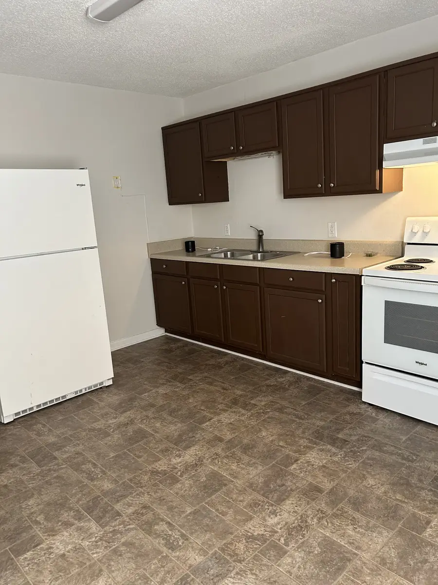 418 W Blythe St W, Paris, TN 38242 - #2