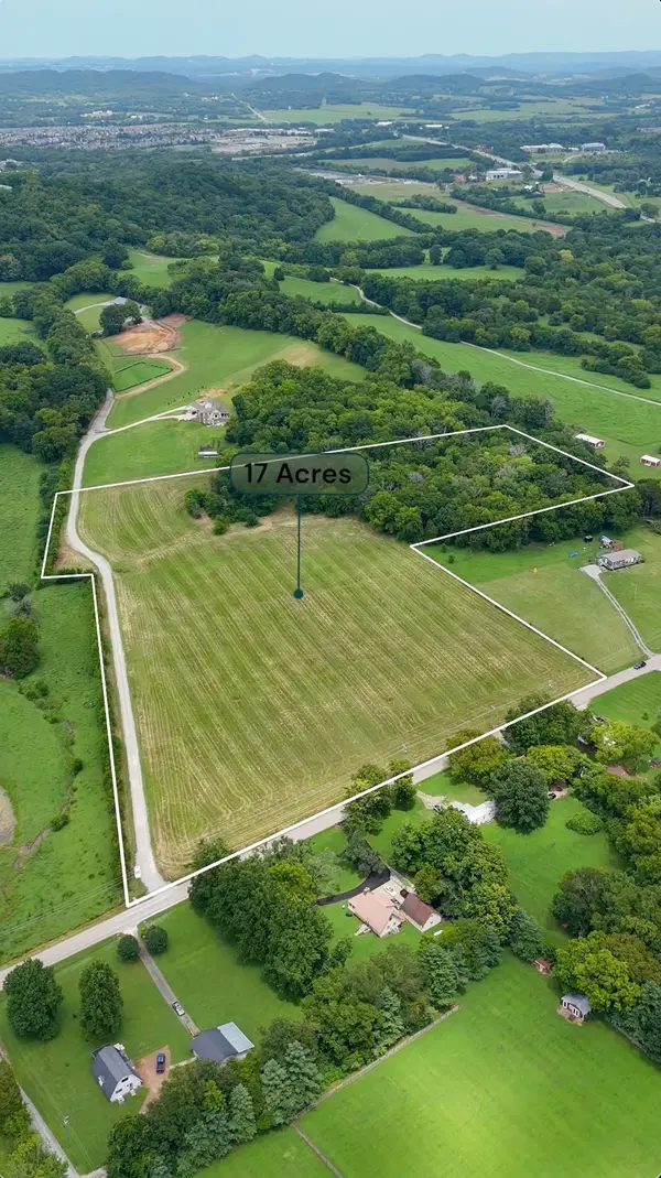 2006 Four Winds Pvt Ln, Thompsons Station, TN 37179
