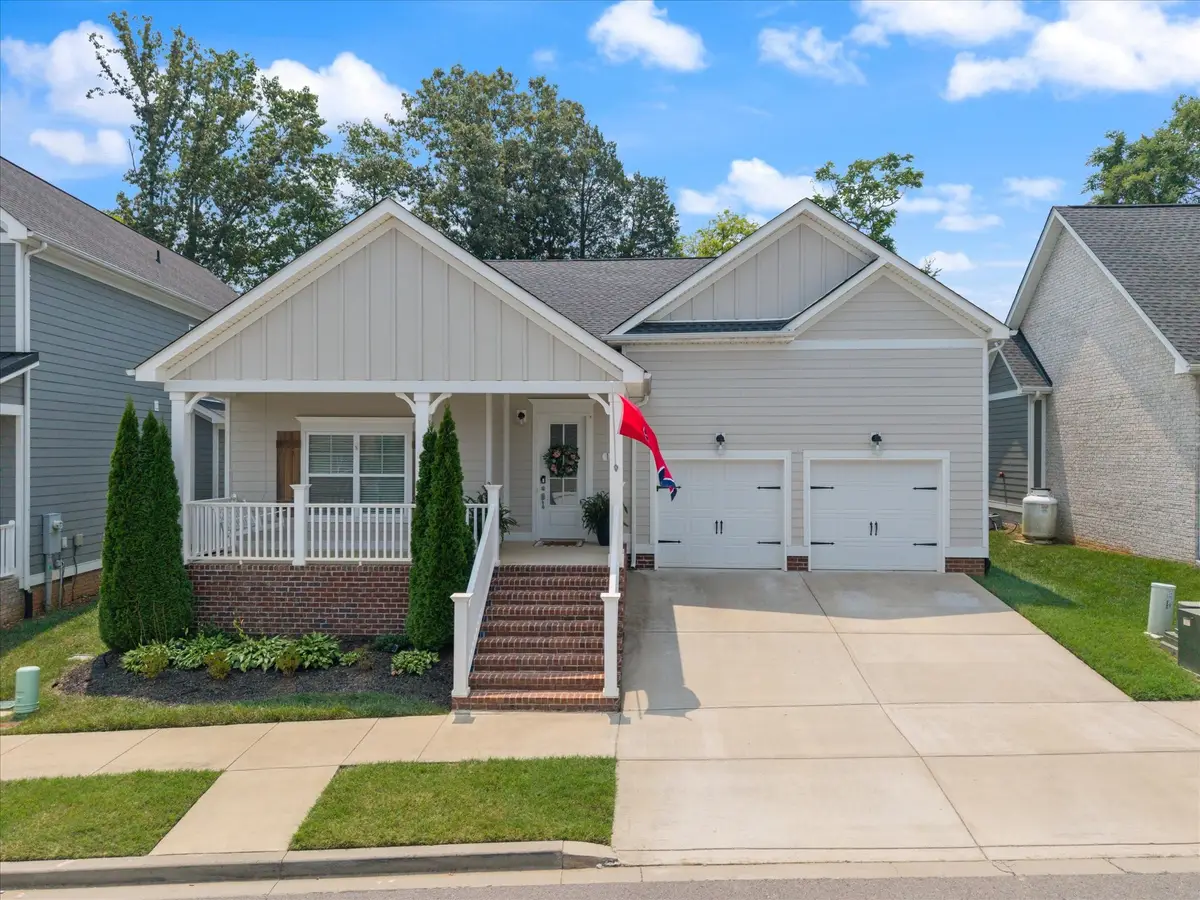 132 Daniel St, Pleasant View, TN 37146 - #1