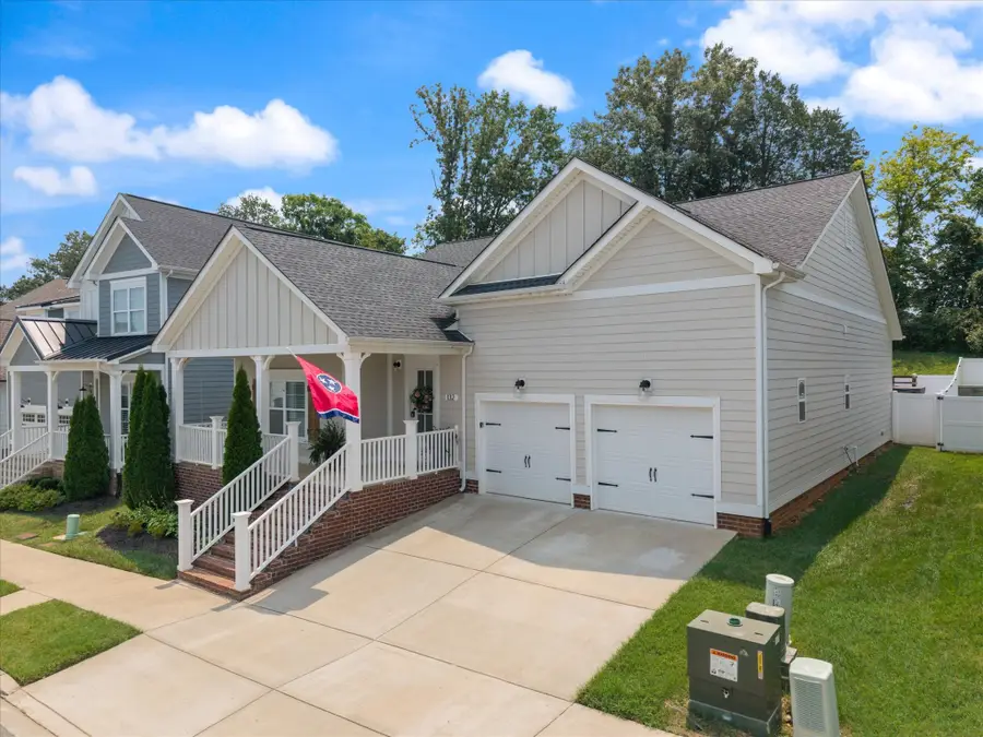 132 Daniel St, Pleasant View, TN 37146 - #2