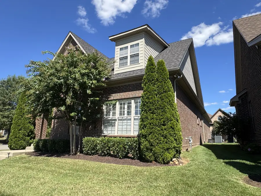 1103 S Mcmahan Dr, Gallatin, TN 37066 - #2