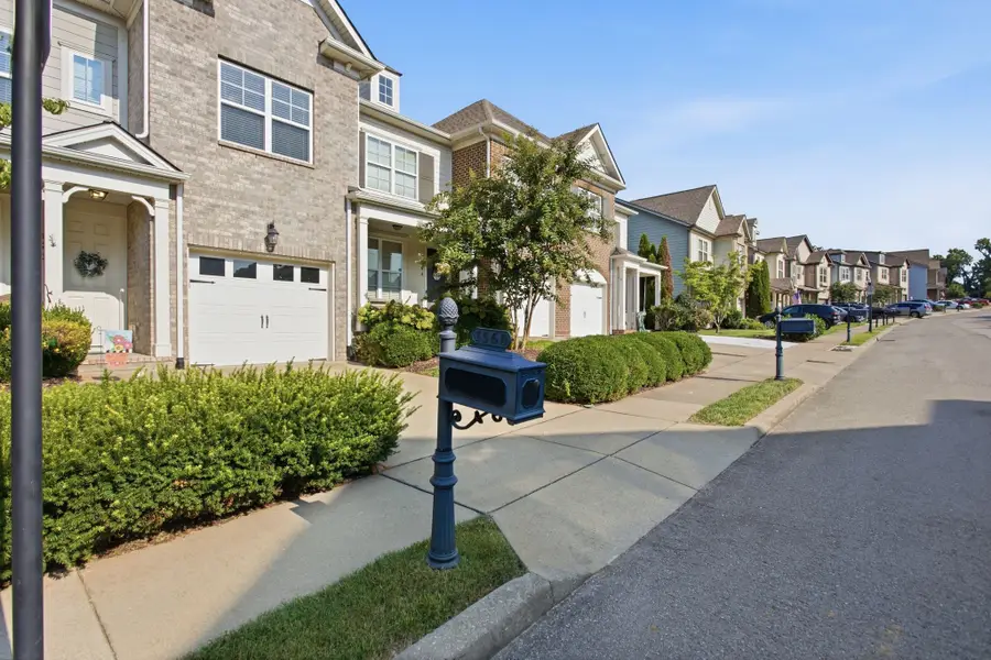 1560 Hampshire Pl, Thompsons Station, TN 37179 - #2