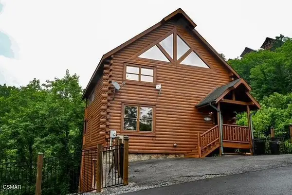 1044 Black Bear Cub Way, Sevierville, TN 37862