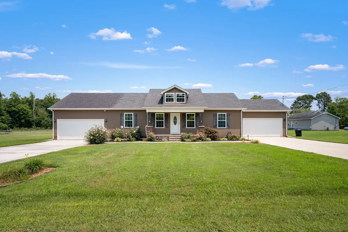 581 Oakwood Ln, Tullahoma, TN 37388 - #1