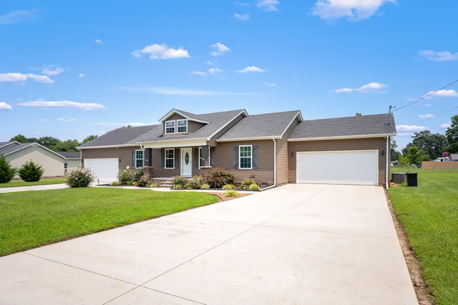581 Oakwood Ln, Tullahoma, TN 37388 - #3