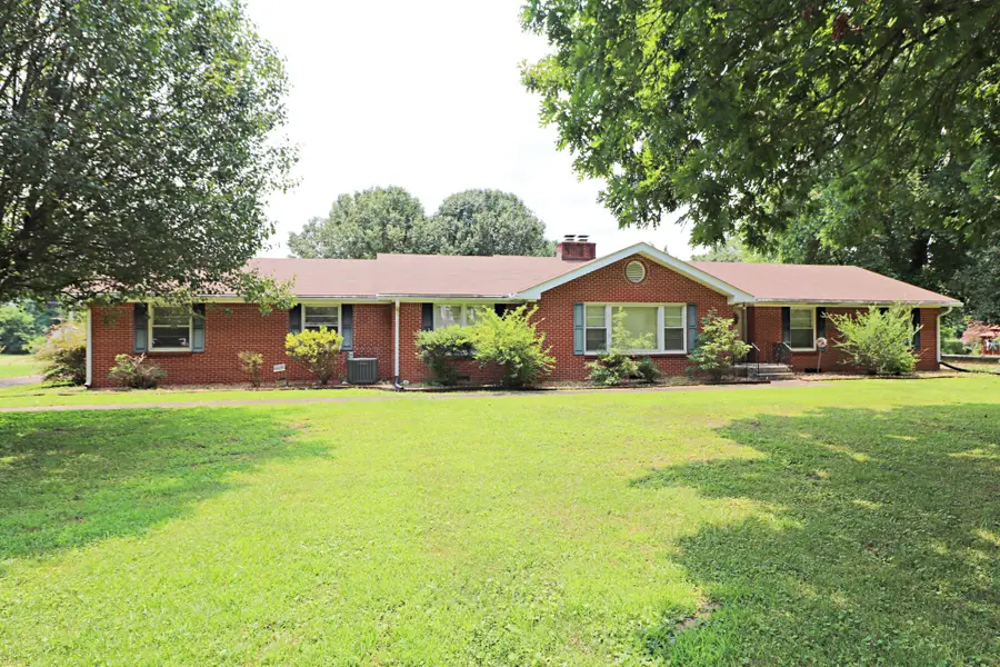 505 Meador Dr, Lafayette, TN 37083 - #2