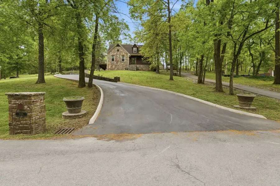 2105 Alpine Dr, Columbia, TN 38401 - #2