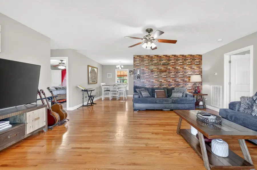 1014 Spire Way Dr, Castalian Springs, TN 37031 - #2