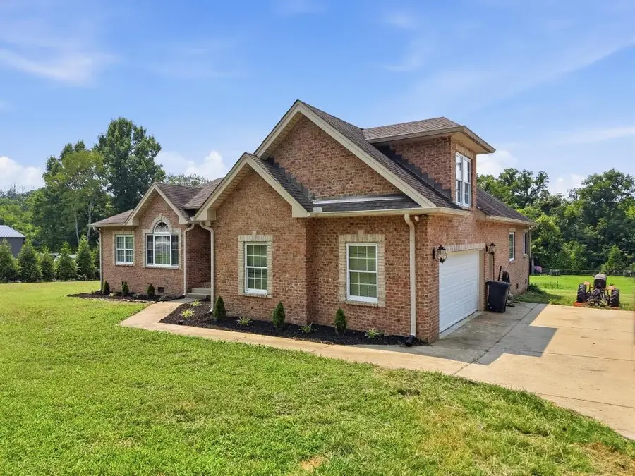 375 Brummitt Rd, Castalian Springs, TN 37031 - #2