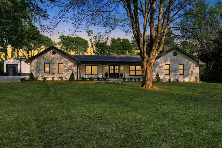 301 Rosebrook Dr, Gallatin, TN 37066 - #2