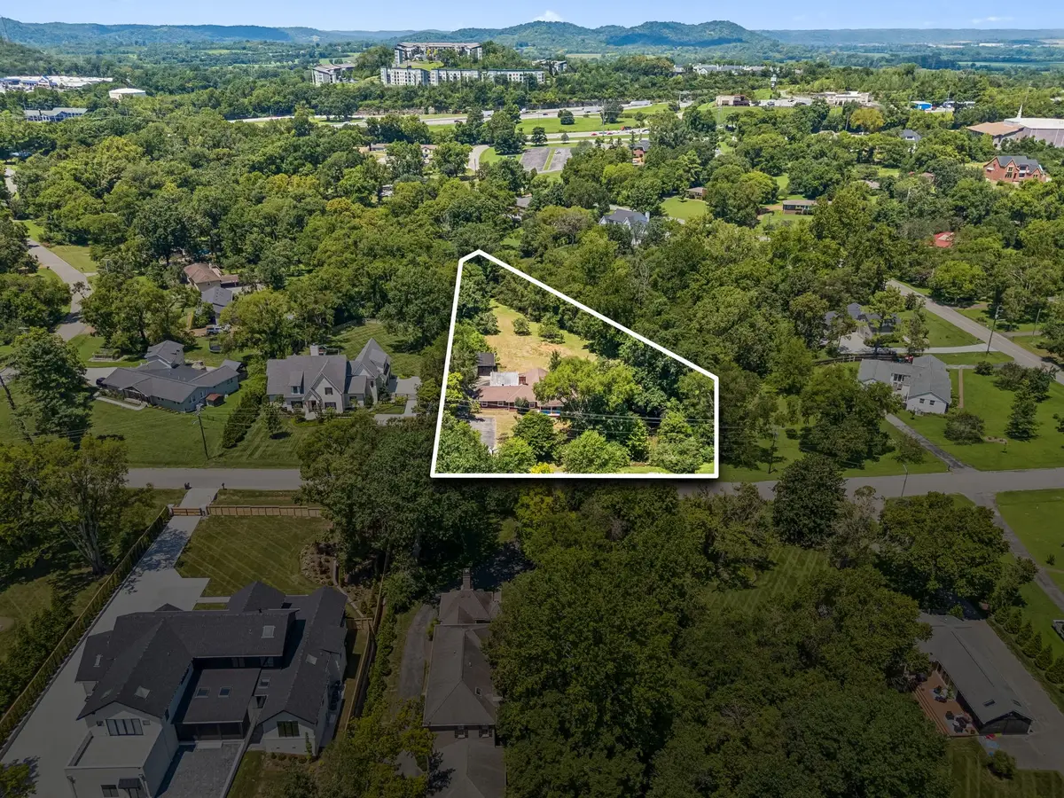 725 Newberry Rd, Nashville, TN 37205 - #1