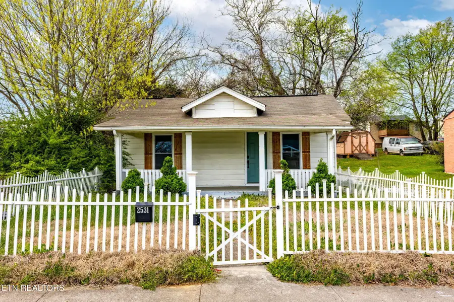 2531 E Glenwood Ave, Knoxville, TN 37917 - #2
