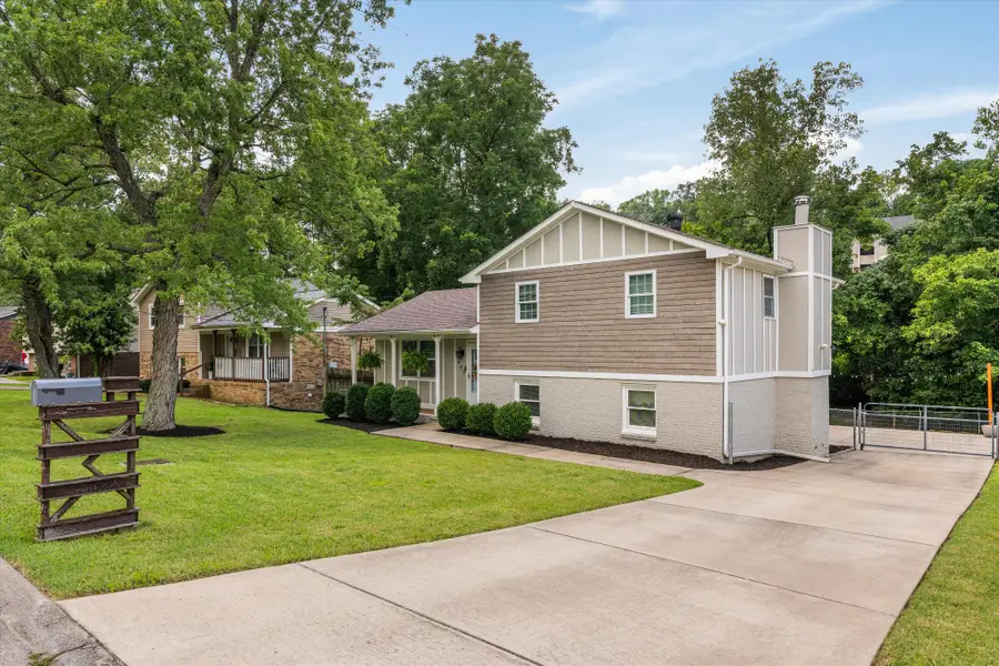 449 Rockwood Dr, Hermitage, TN 37076 - #2