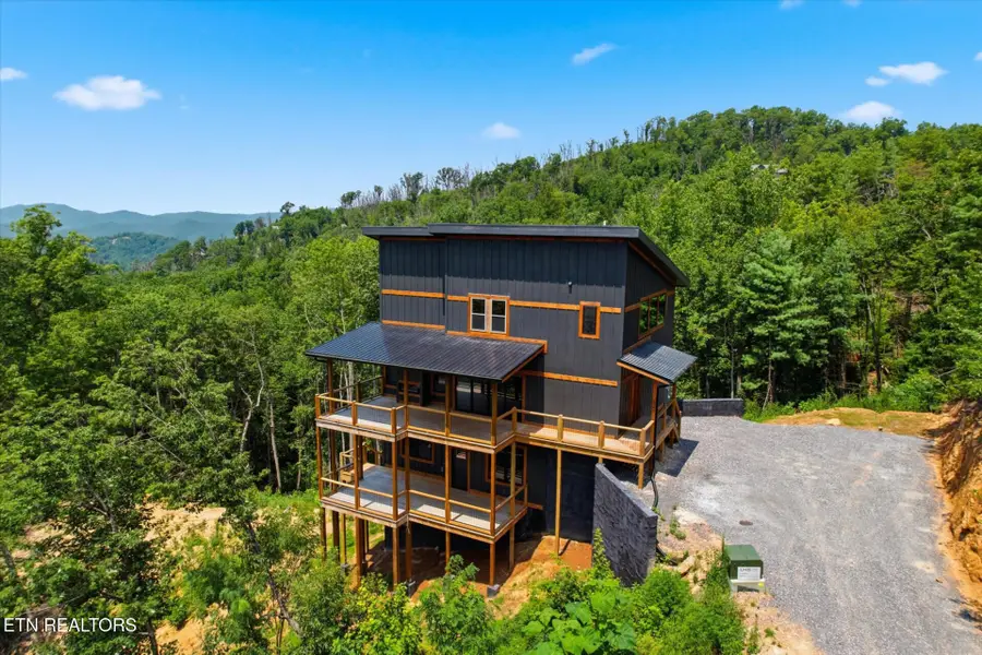 2046 Spurling Rd, Sevierville, TN 37862 - #2