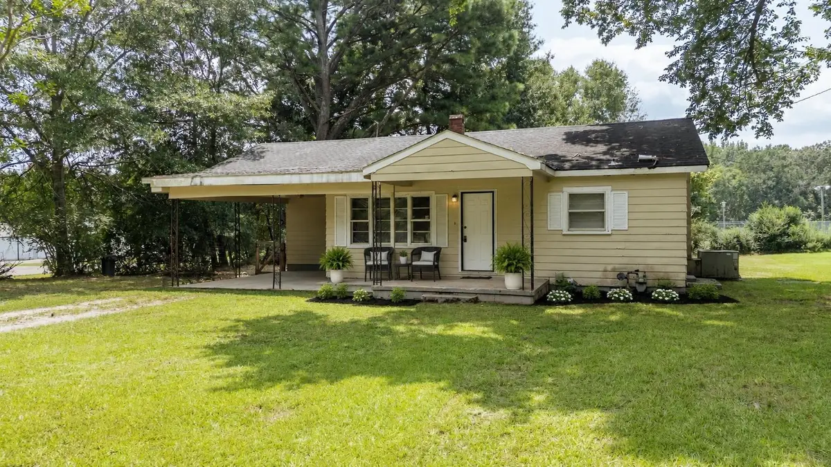 114 S Parkway Ave, Bethel Springs, TN 38315 - #1