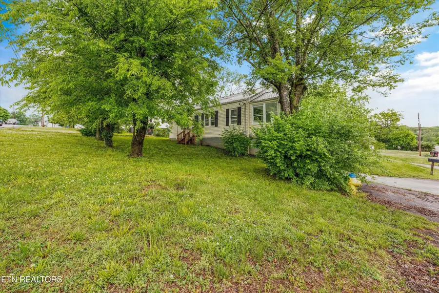 835 E Lincoln Rd, Alcoa, TN 37701 - #3