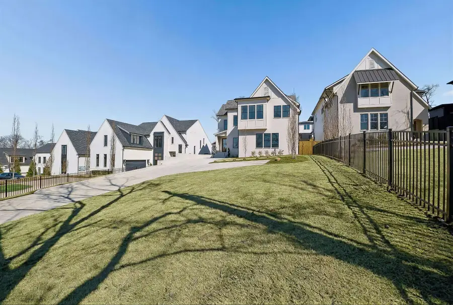 3420A Golf Club Ln, Nashville, TN 37215 - #2