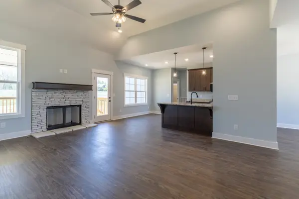2060 Beverly Ct, Springfield, TN 37172