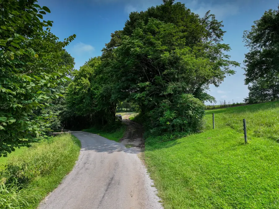 2210 Poarch Hollow Rd, Lewisburg, TN 37091 - #2