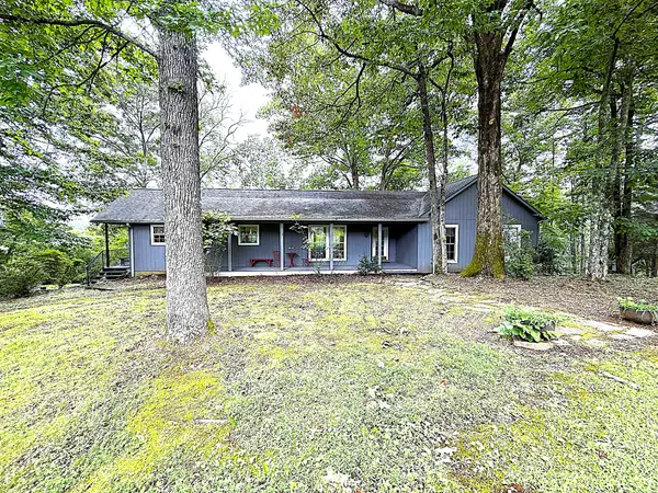204 Red Bud Dr, Smithville, TN 37166