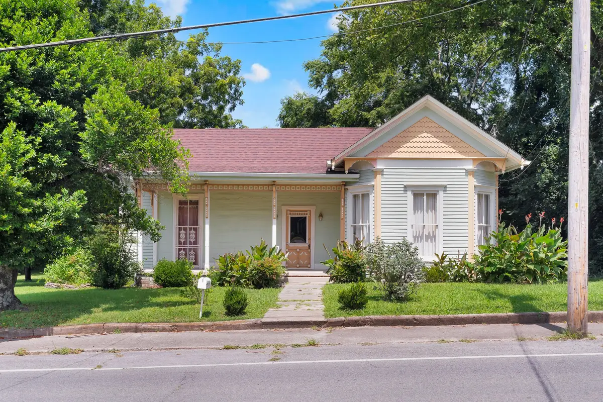 709 Belmont Ave, Shelbyville, TN 37160 - #1