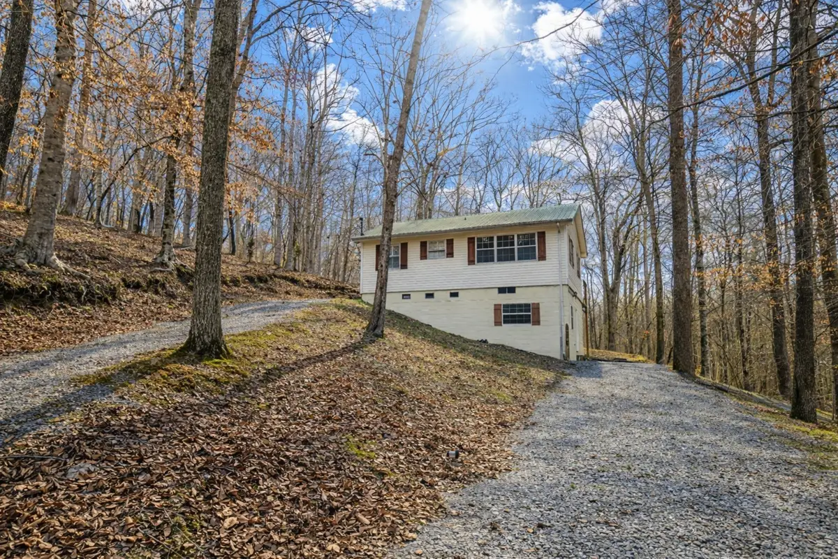 1377 Four Seasons Dr, Smithville, TN 37166 - #1