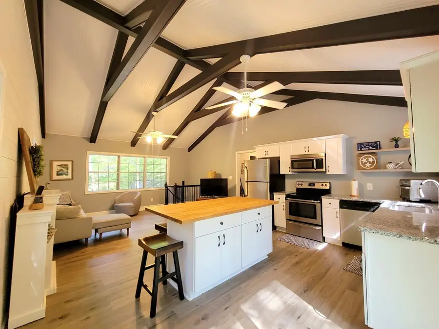 1377 Four Seasons Dr, Smithville, TN 37166 - #2