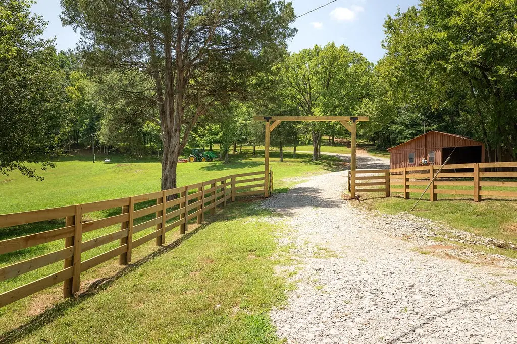 394 Young Hollow Rd, Pulaski, TN 38478 - #1