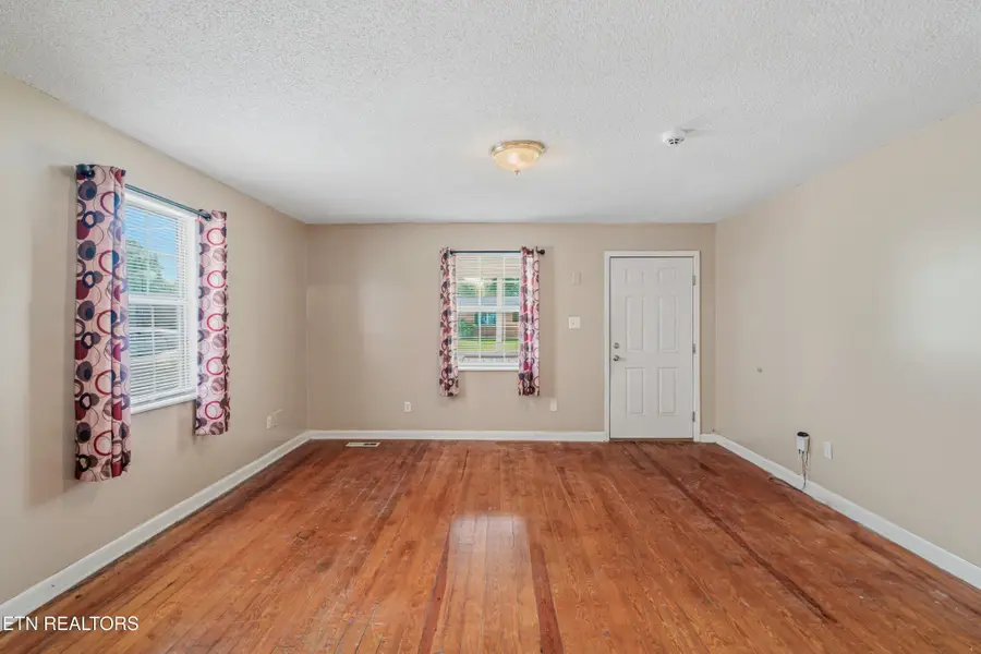 835 Cherry St, Alcoa, TN 37701 - #3