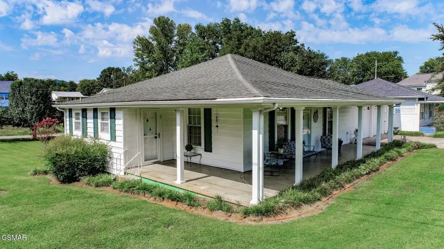 631 6th St, Newport, TN 37821 - #2