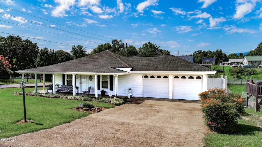 631 6th St, Newport, TN 37821 - #3