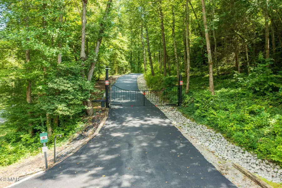 2050 E Millers Cove Road, Walland, TN 37886 - #2