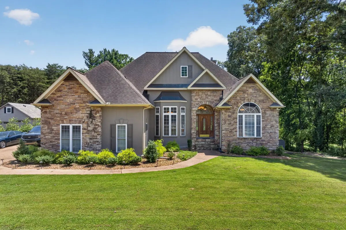 25 W Laurel Ave, McMinnville, TN 37110 - #1