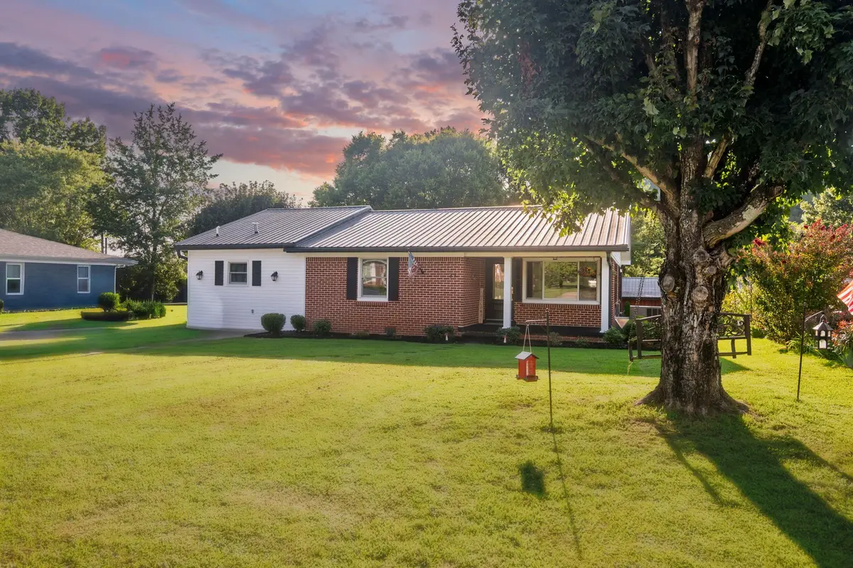 33 Horseshoe Bend Ln, Elmwood, TN 38560 - #1