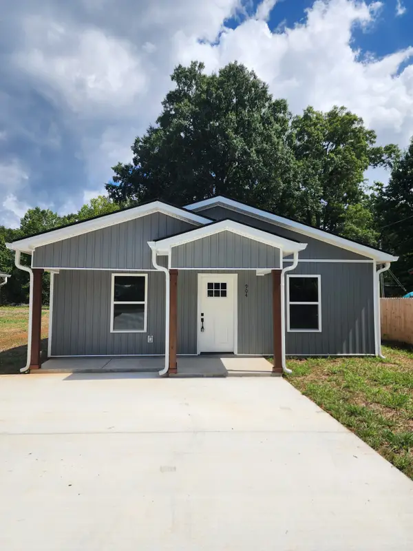 904 East Decherd Street, Tullahoma, TN 37388