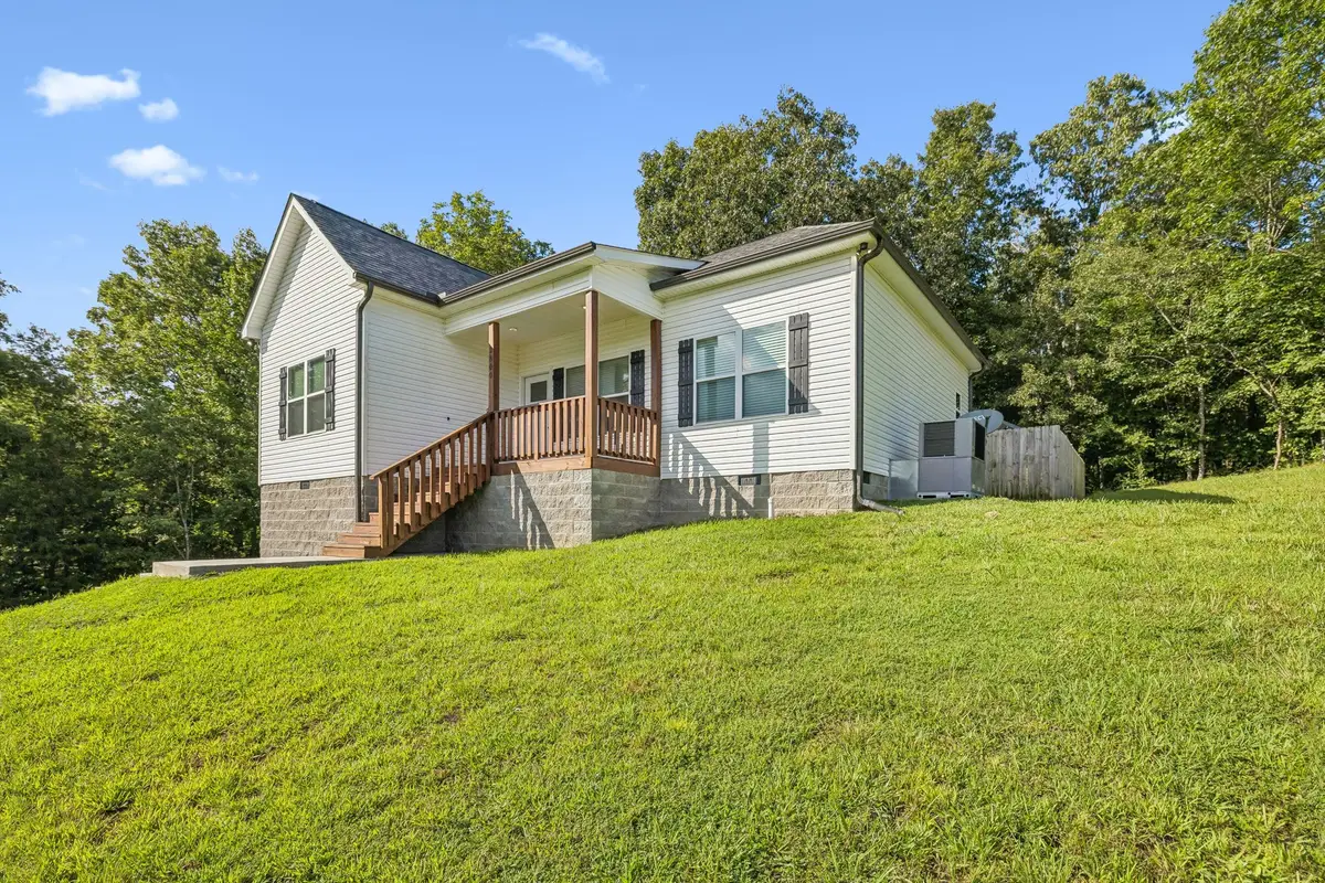 2800 N Hurricane Creek Rd, Mc Ewen, TN 37101 - #1