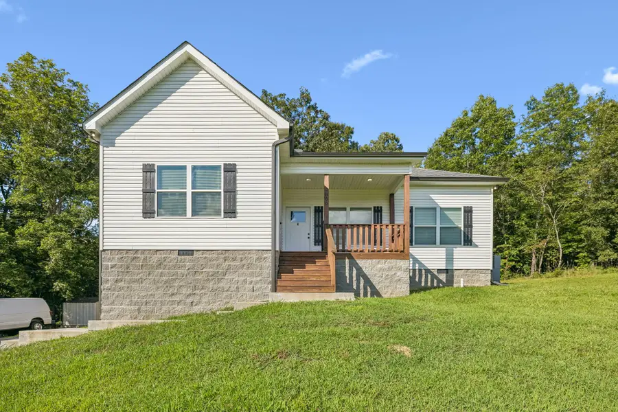 2800 N Hurricane Creek Rd, Mc Ewen, TN 37101 - #2