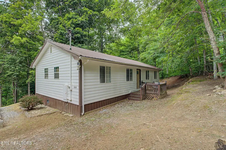 1614 Dogwood St, Sevierville, TN 37876 - #2