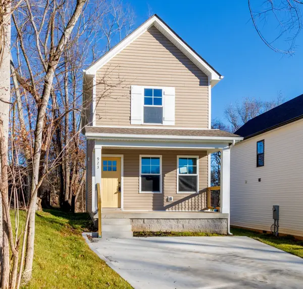 923 Oak Ln, Clarksville, TN 37040