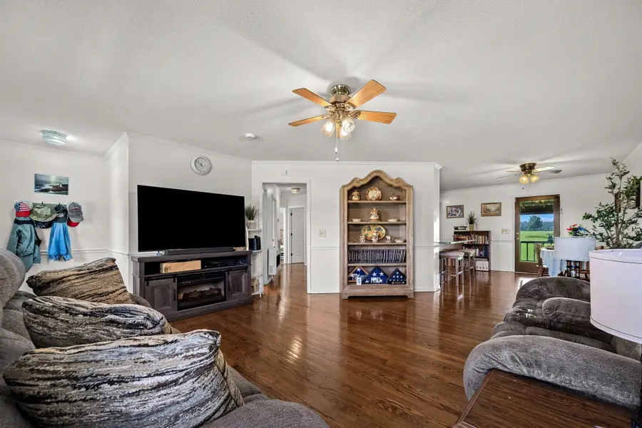 528 W Point Rd, Lawrenceburg, TN 38464 - #3
