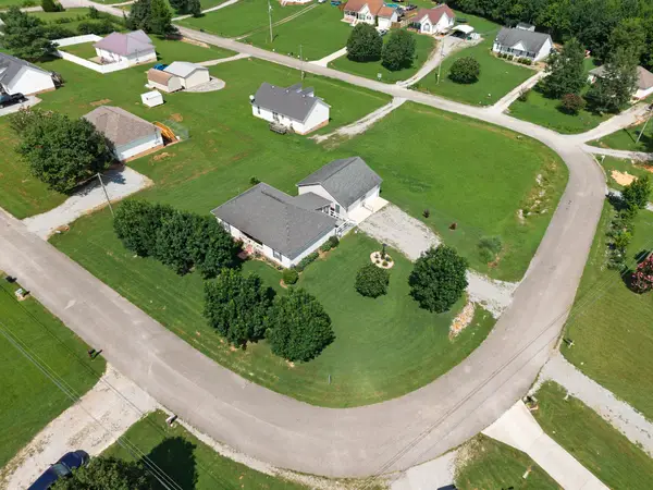 27 Ridgeline Dr, Fayetteville, TN 37334