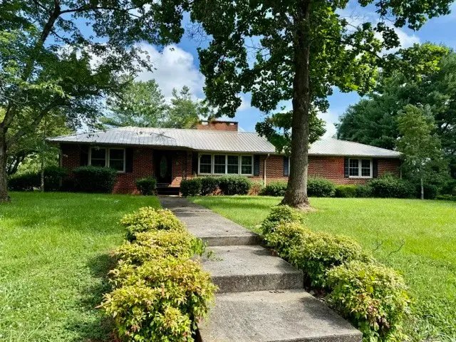 401 E Petty Ln, Winchester, TN 37398 - #2