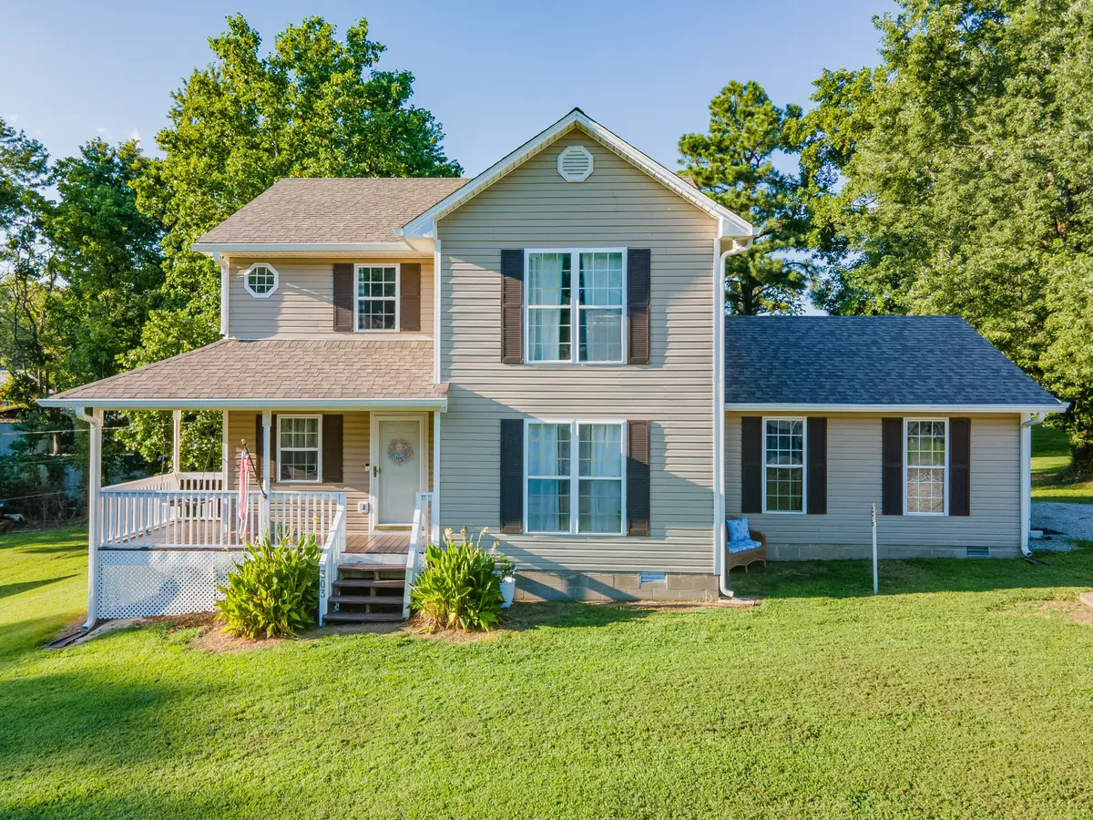 303 Borum Ave, Hohenwald, TN 38462 - #1