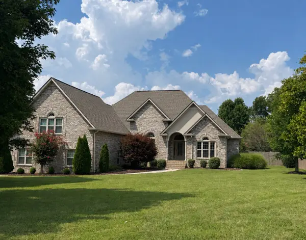 302 Barton Ferry Ct, Lebanon, TN 37087
