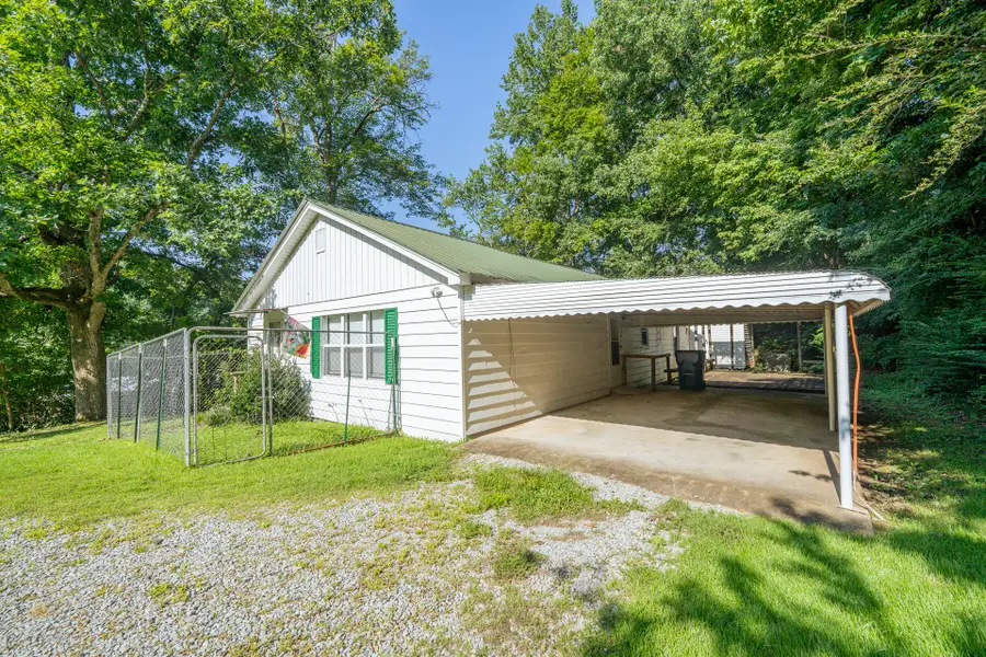 412 Walker St, Waynesboro, TN 38485 - #2