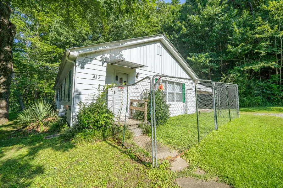 412 Walker St, Waynesboro, TN 38485 - #3