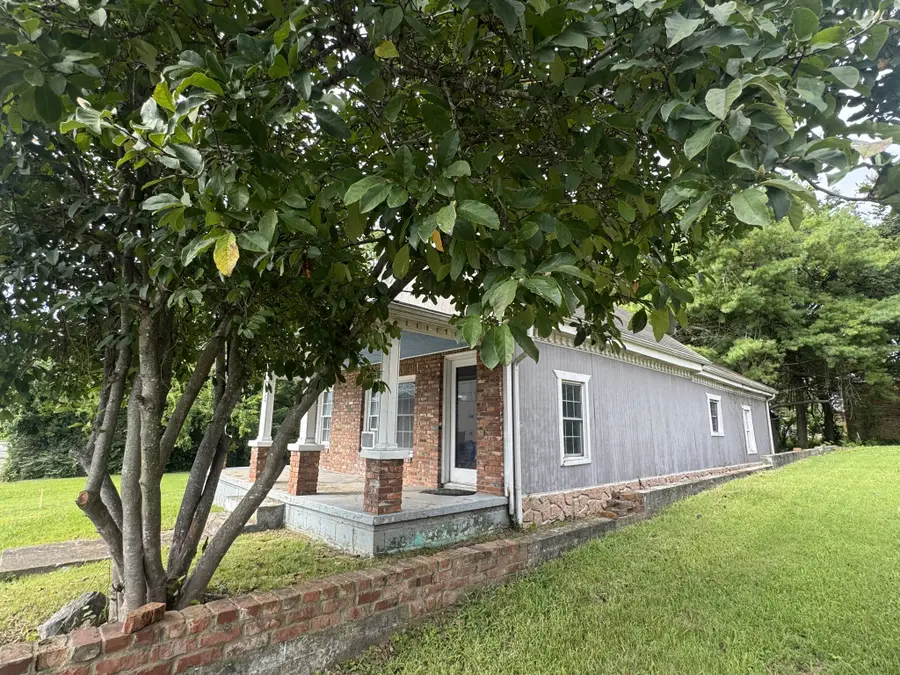 210 S Foster Ave, Gallatin, TN 37066 - #2