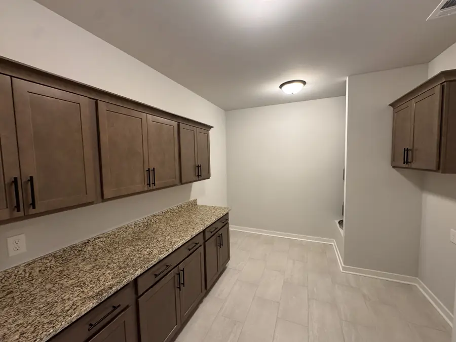 520 W Foxrun, Springfield, TN 37172 - #3