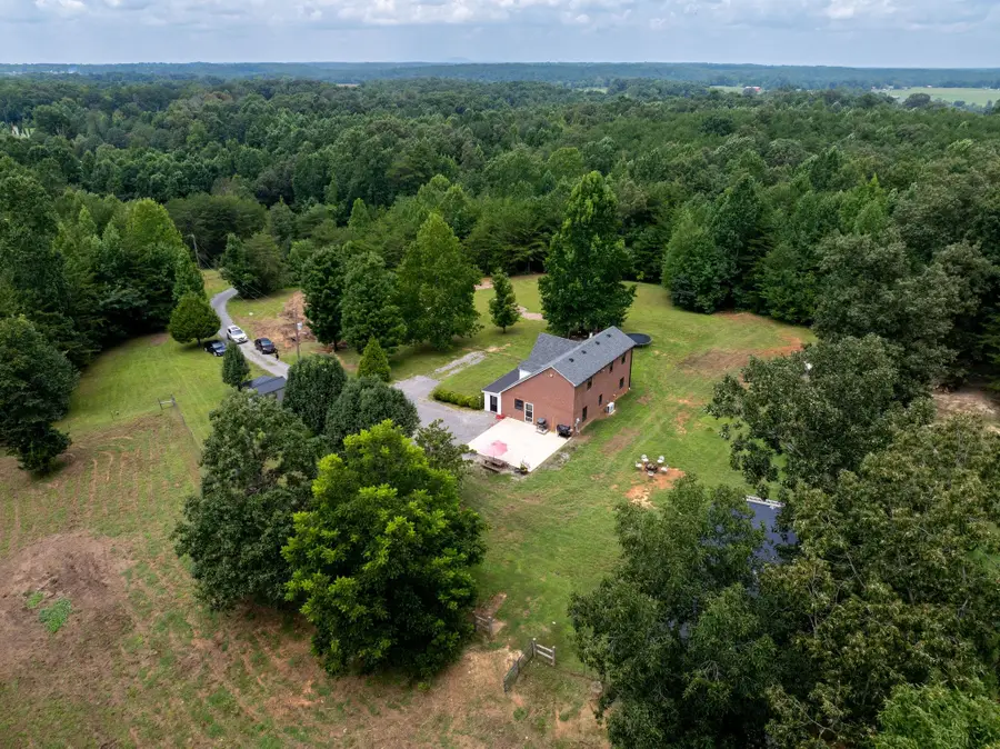 443 Paradise Ln, McMinnville, TN 37110 - #2