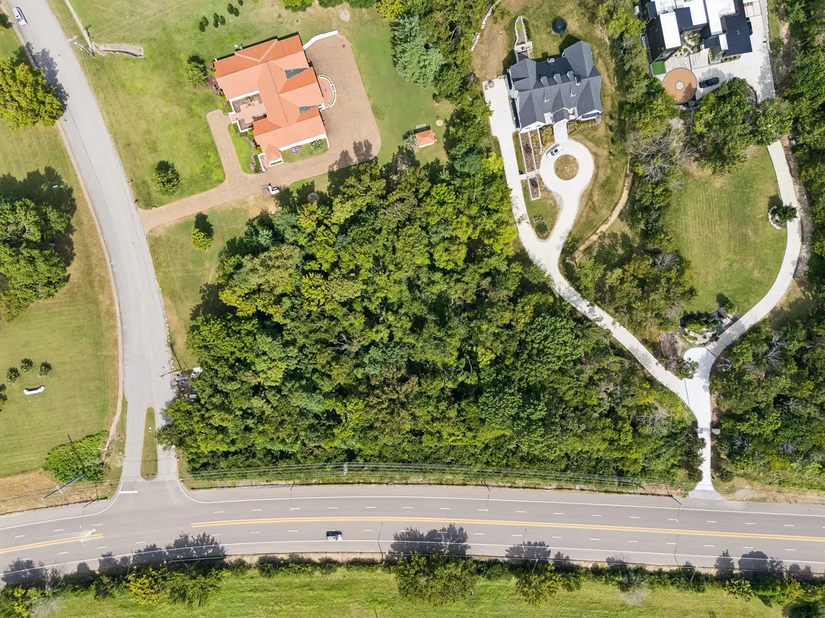800 Lakemont Dr, Nashville, TN 37220 - #1